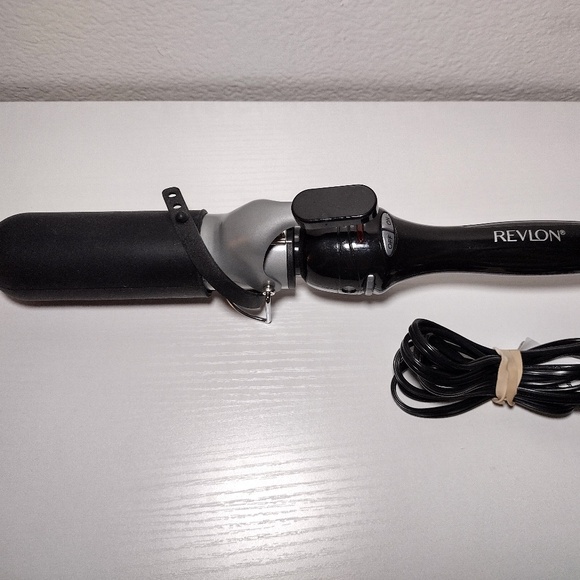 Revlon Curling Iron RV050 with Silicone Sleeve 1.5" Adjustable Heat Good Cond. - Picture 4 of 4